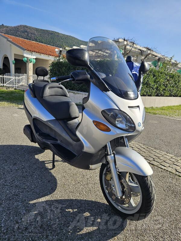 Piaggio - X9