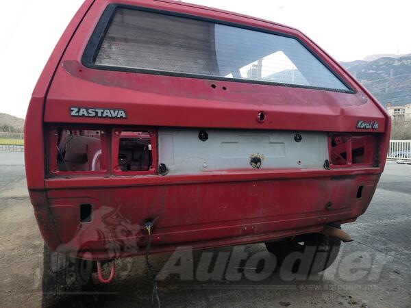 U djelovima Zastava - Koral In u djelove