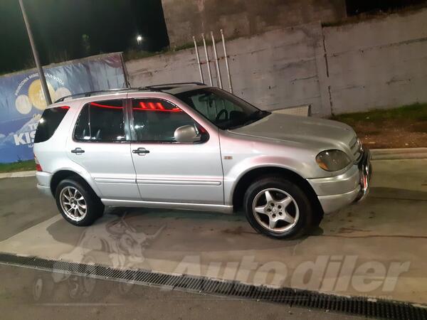 Mercedes Benz - 320 - 3.2