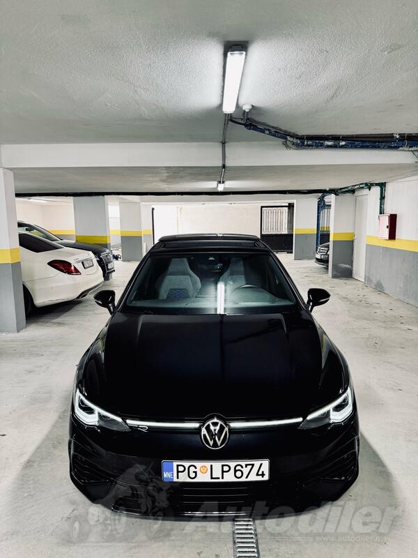 Volkswagen - Golf 8 - R performance