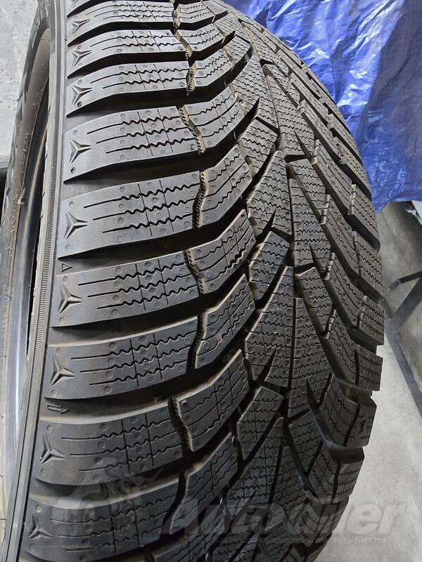 Kumho - 225/50R17 - Winter tire