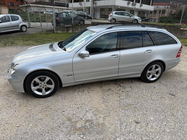 Mercedes Benz - 220 - Cdi