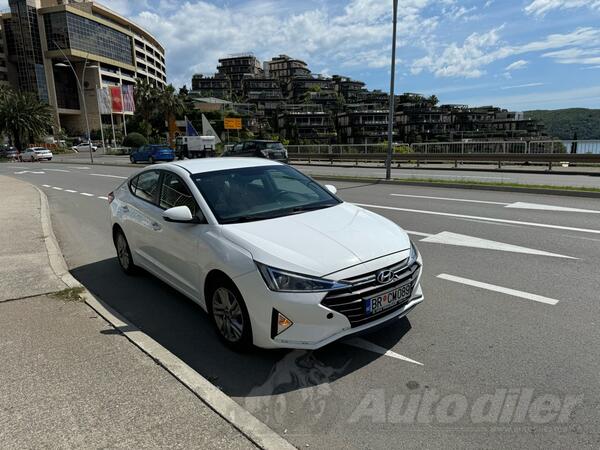 Hyundai - Elantra - 1.6