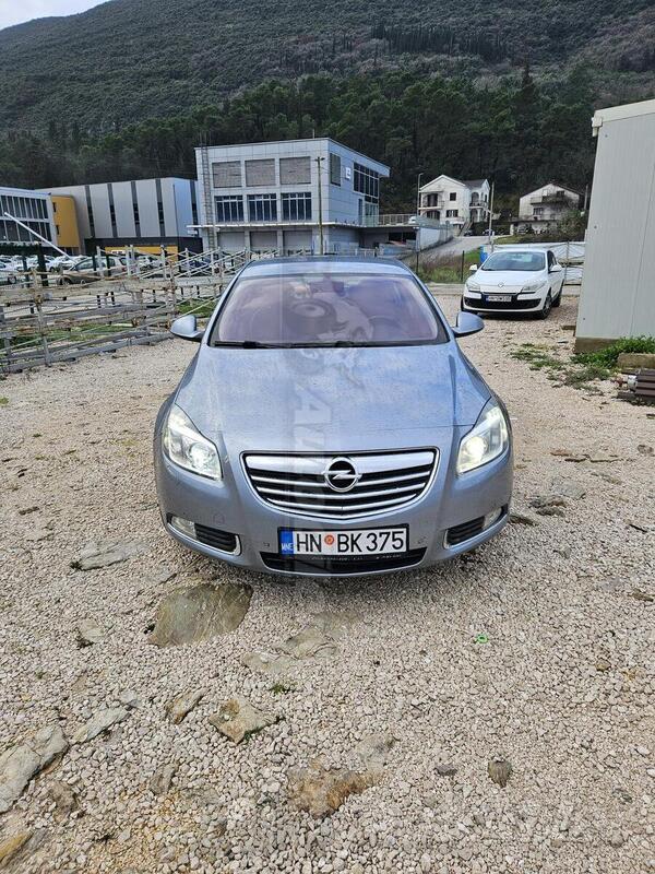 Opel - Insignia - 2.0 DTH A7 4DR COSMO A