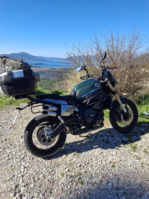 Benelli - leoncino 800