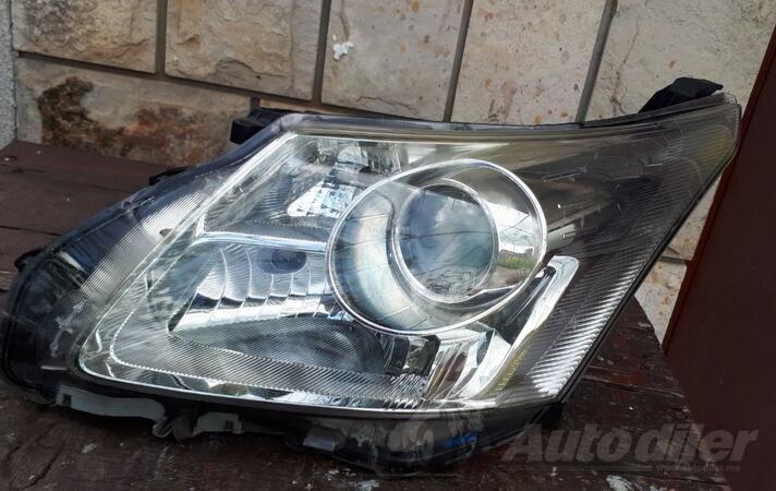 Lijevi far za Toyota - Avensis    - 2008-2011