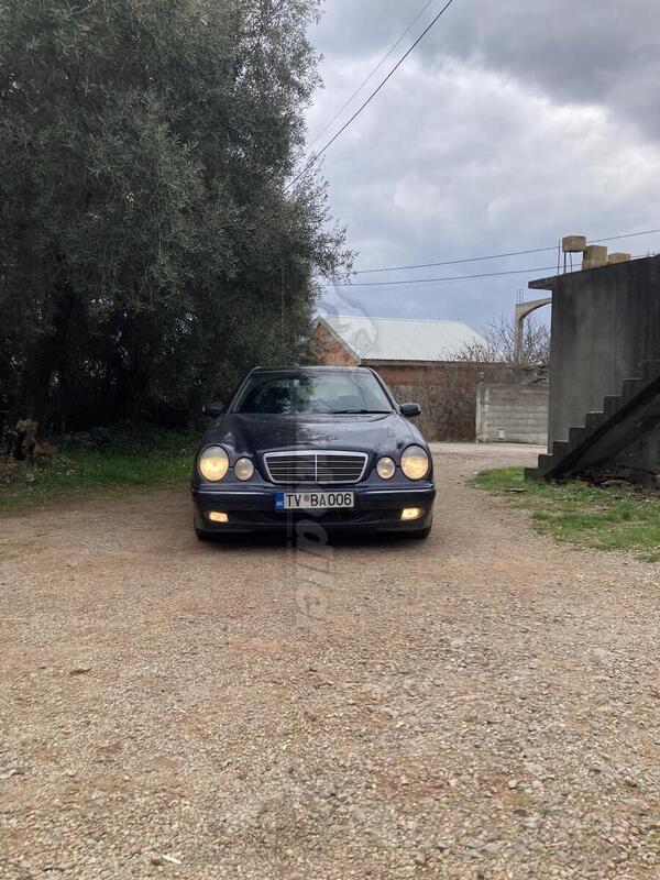 Mercedes Benz - 220 - W210