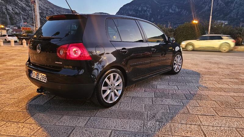 Volkswagen - Golf 5 - 1900