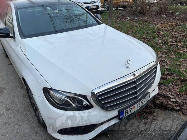 Mercedes Benz - 220 - E220D