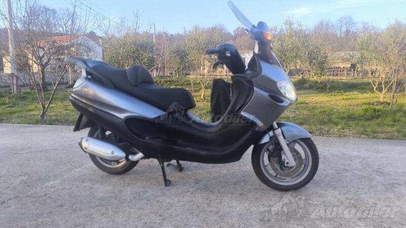 Piaggio - X9