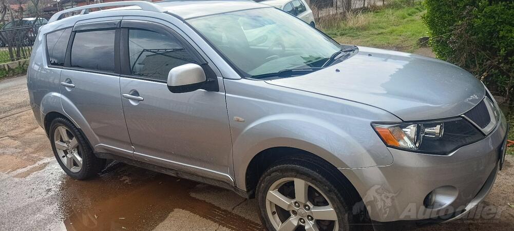Mitsubishi - Outlander