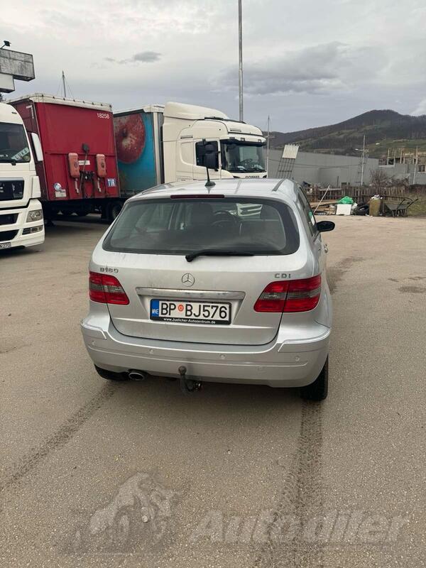 Mercedes Benz - 180 - 2.0