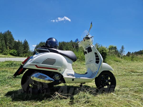 Vespa - 300 GTS Super Sport