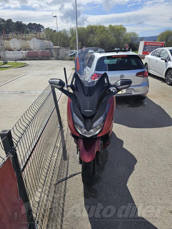 Honda - Forza 350