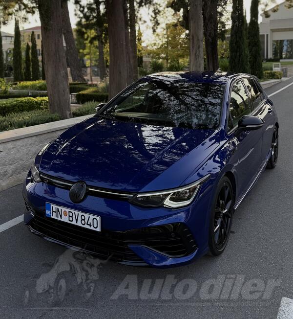 Volkswagen - Golf 8 - R PERFORMANCE AKRAPOVIC