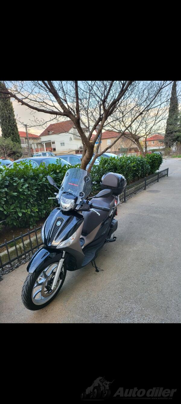 Piaggio - madley 155