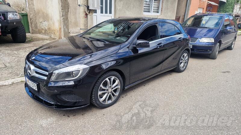Mercedes Benz - A 180 - AMG line
