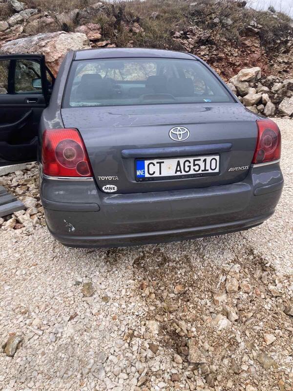 U djelovima Toyota - Avensis 22