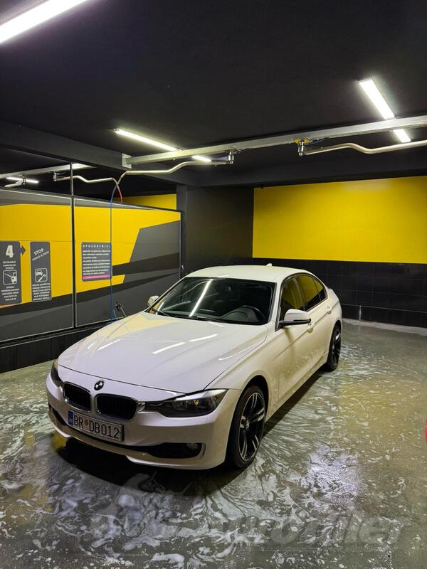 BMW - 320