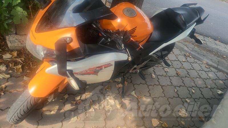 Honda - CBR150R