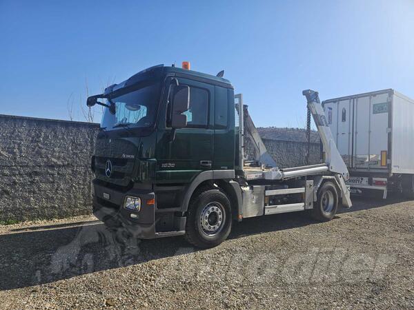 Mercedes Benz - MERCEDES AKTROS 1836