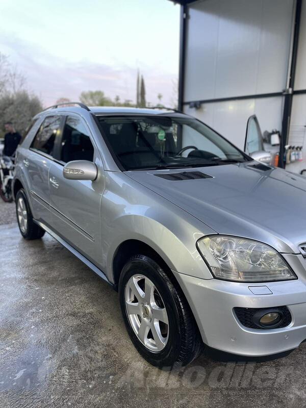 Mercedes Benz - 320 - 3.0