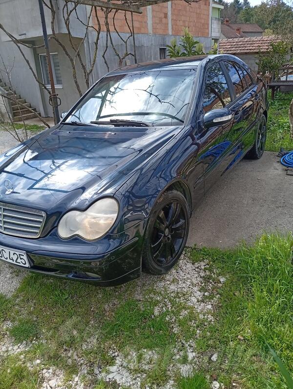 Mercedes Benz - 200 - 2.0 cdi