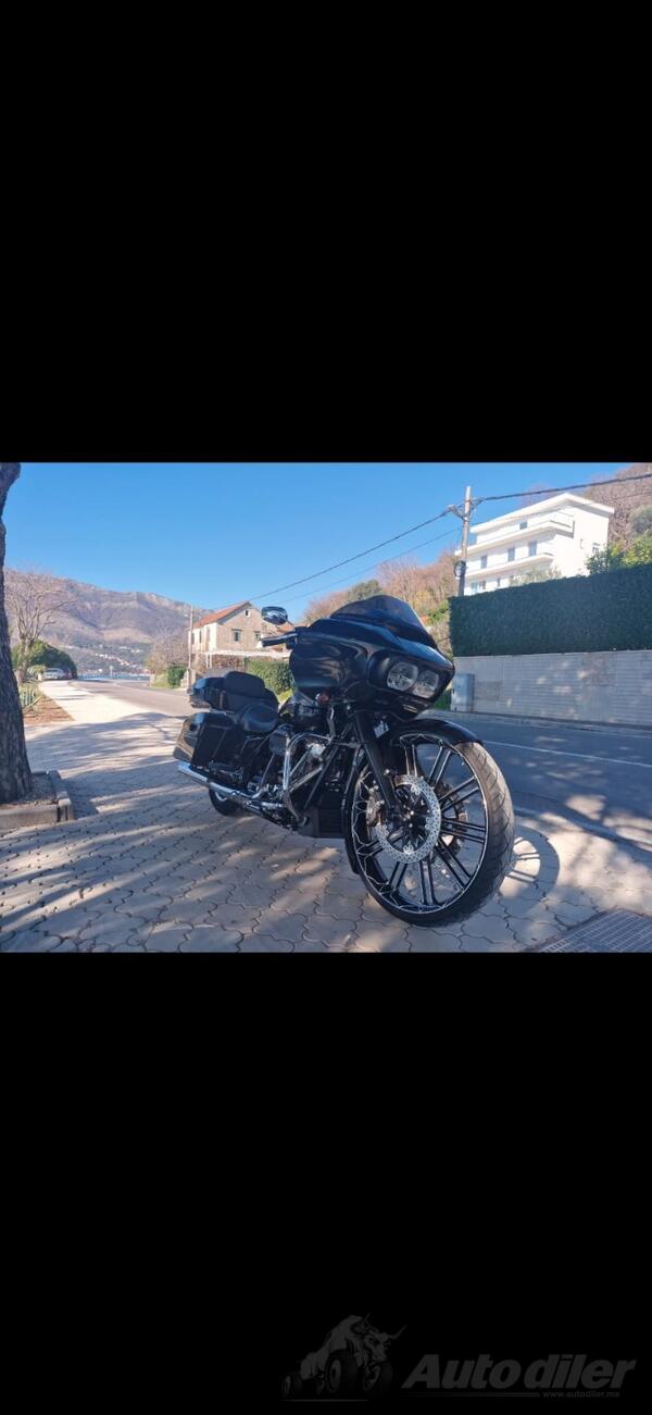 Harley-Davidson - thunderbike customs road glide