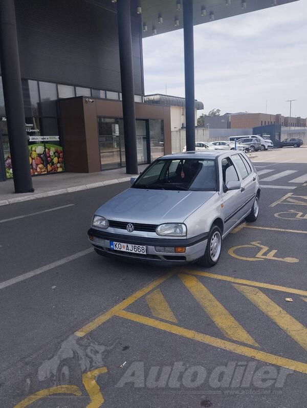Volkswagen - Golf 3 - 1.6.BENZIN.