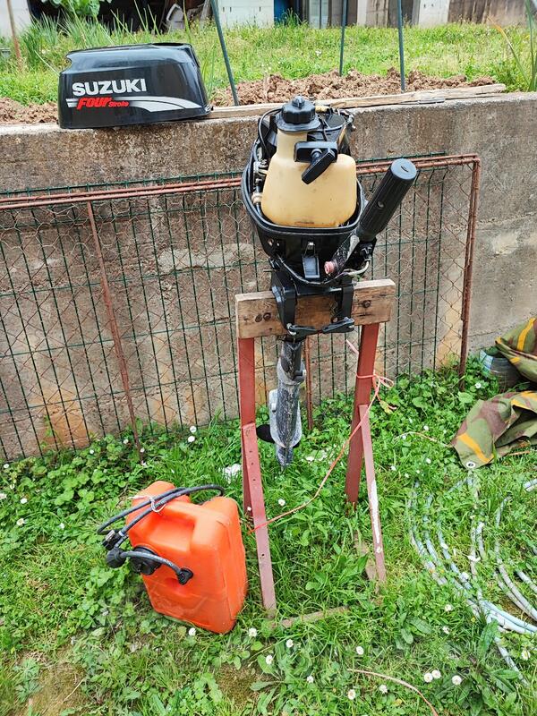 Suzuki - 5 kt four strike - Boat engines