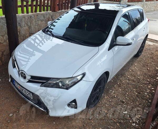Toyota - Auris - 2.0 D-4D HB5 SOL
