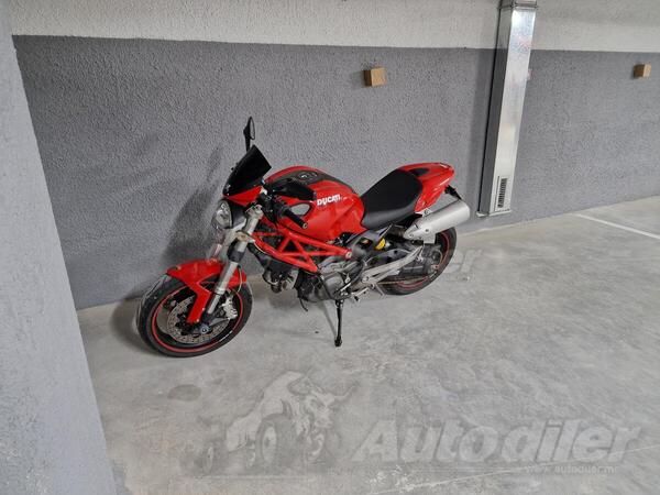 Ducati - MONSTER 696