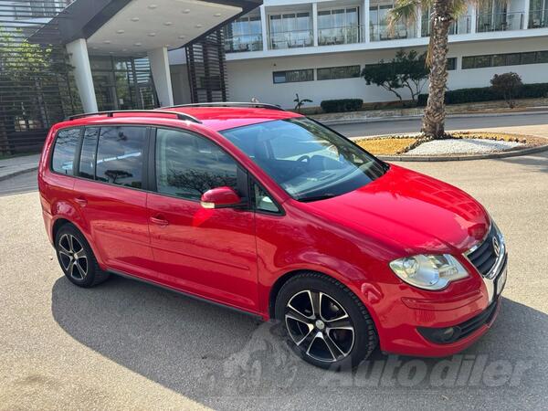 Volkswagen - Touran - 2.0 tdi DSG