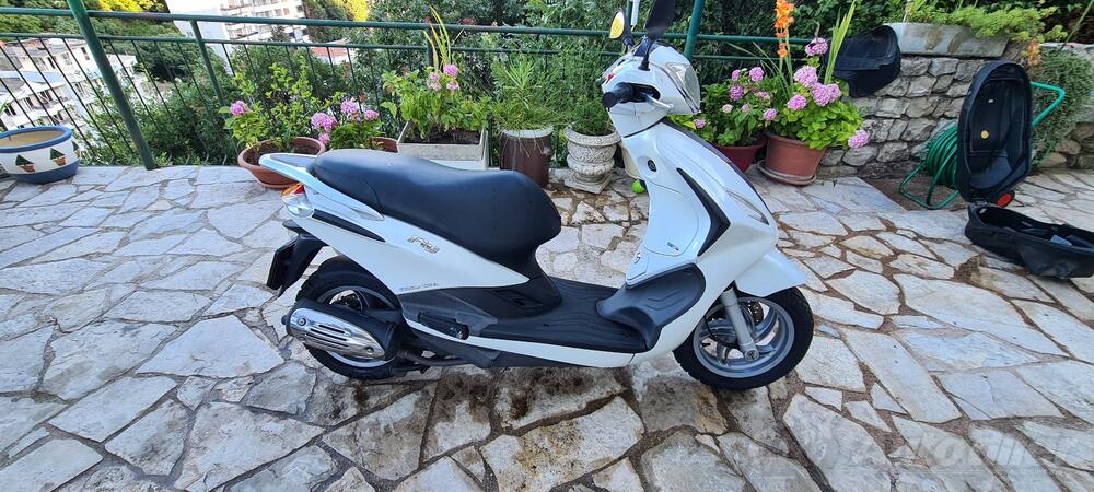 Piaggio - Fly
