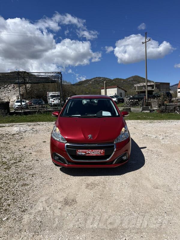 Peugeot - 208 - 1.2 i.10.2017