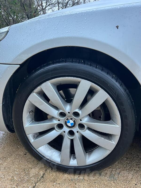 Fabričke felne i Uniroyal gume