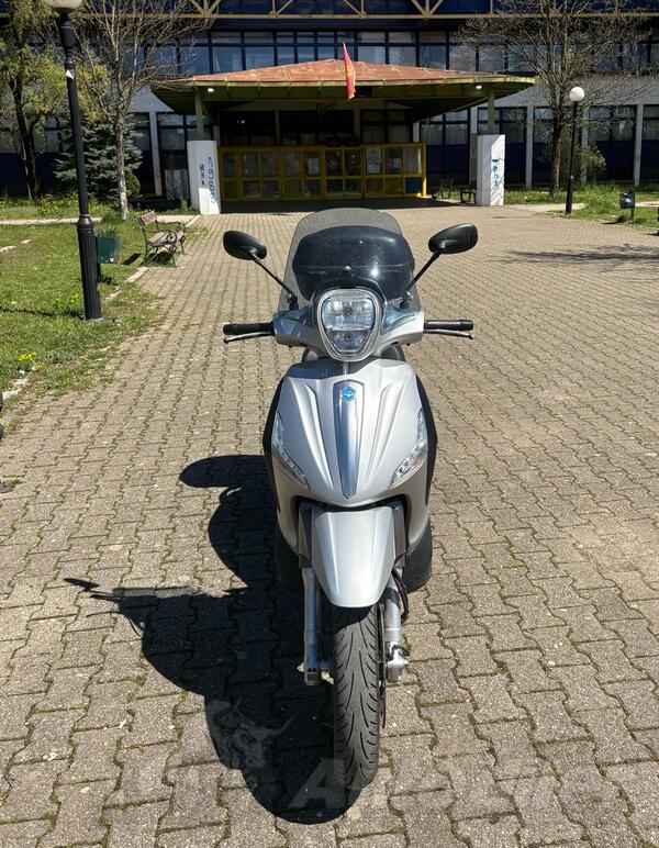 Piaggio - Beverly 300