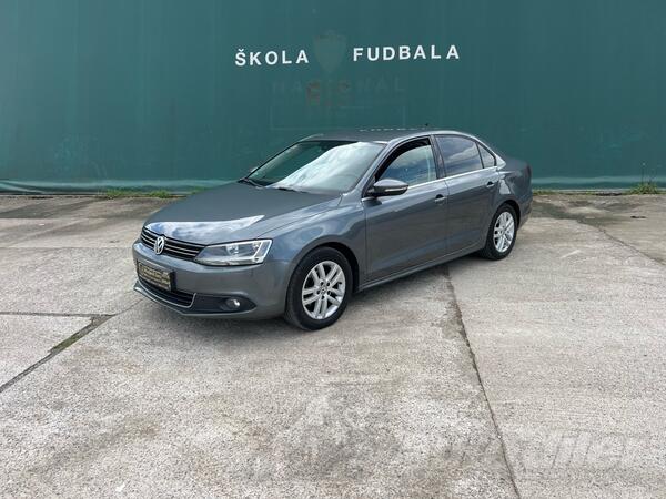 Volkswagen - Jetta - 1.6 TDI HIGHLINE AUTOMATIK