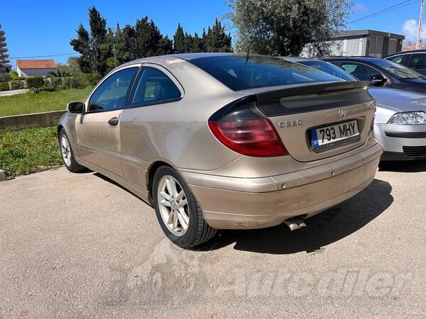 Mercedes Benz - C 220 - stranac