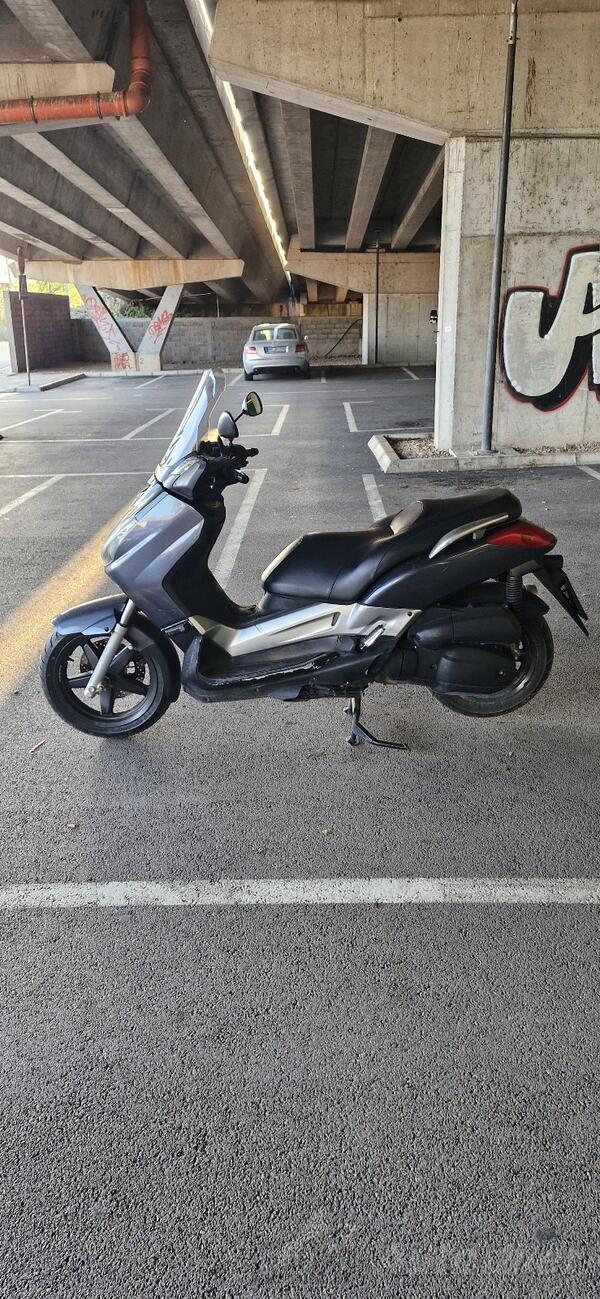 Yamaha - X-MAX