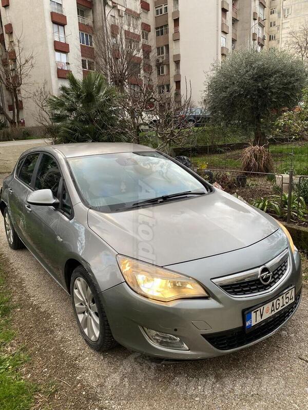 Opel - Astra - 5DR ENJOY