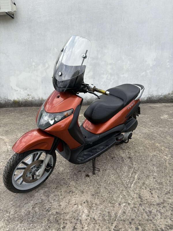 Piaggio - Beverly 200