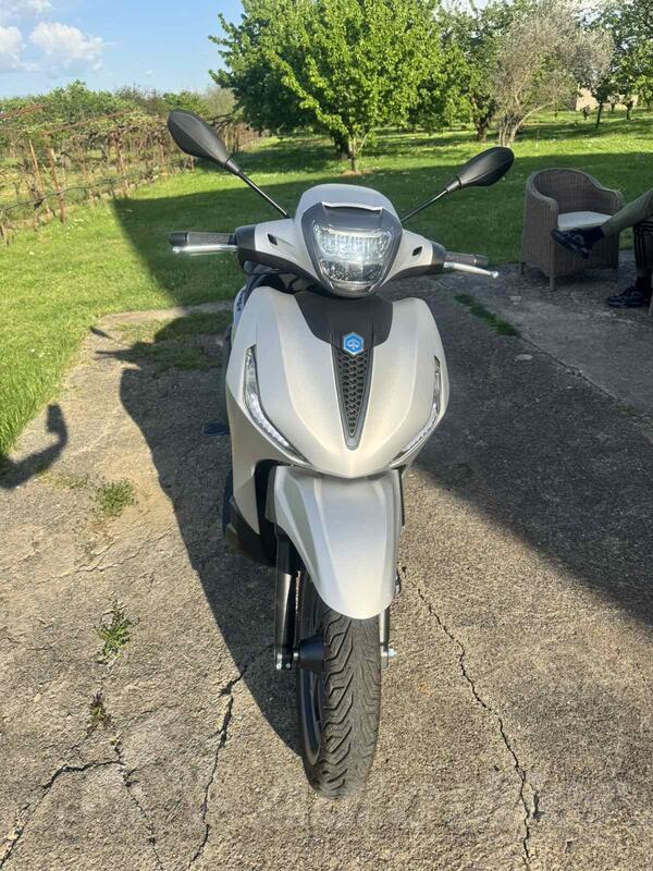 Piaggio - Beverly 300 hpe
