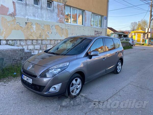 Renault - Grand Scenic