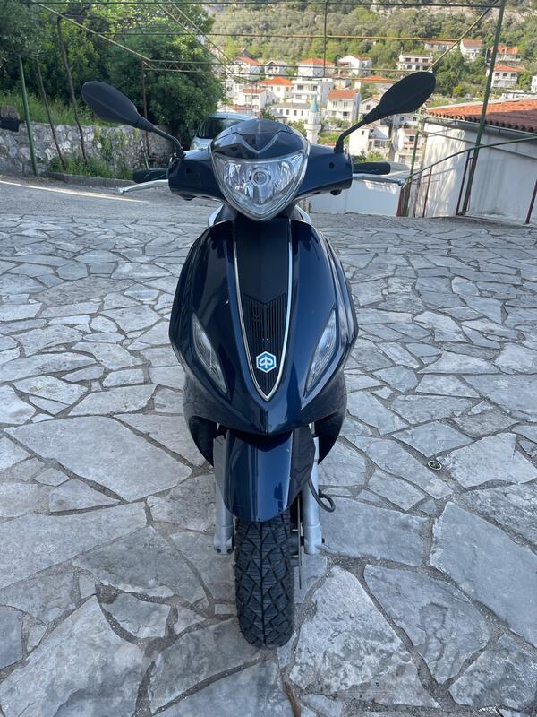 Piaggio - Fly