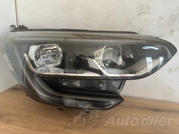 Desni far za Renault - Megane    - 2016-2020