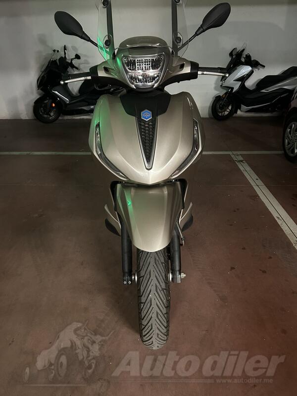 Piaggio - Beverly 400