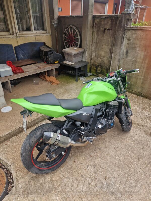 Kawasaki - zr750