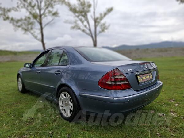 Mercedes Benz - 220 - E 220