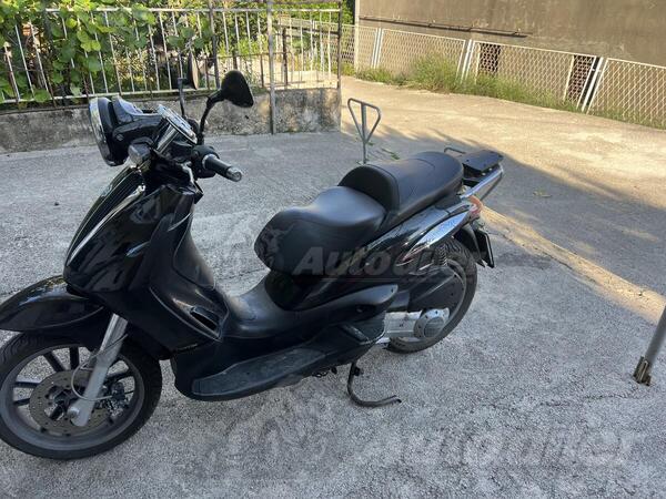 Piaggio - Piaggio Beverly 250 cruiser